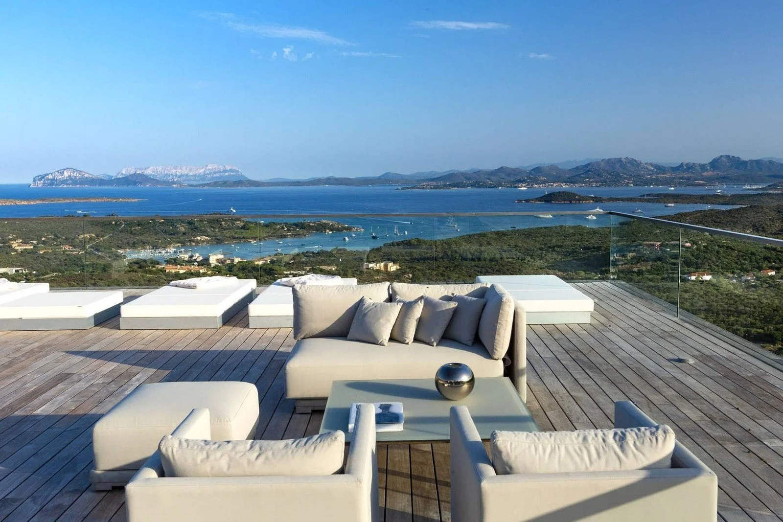 洋楽 PETRE INSPIRESCU,Loco Dice,Ricardo Villa Contemporary Villa on the Costa Smeralda, Sardinia — Francis